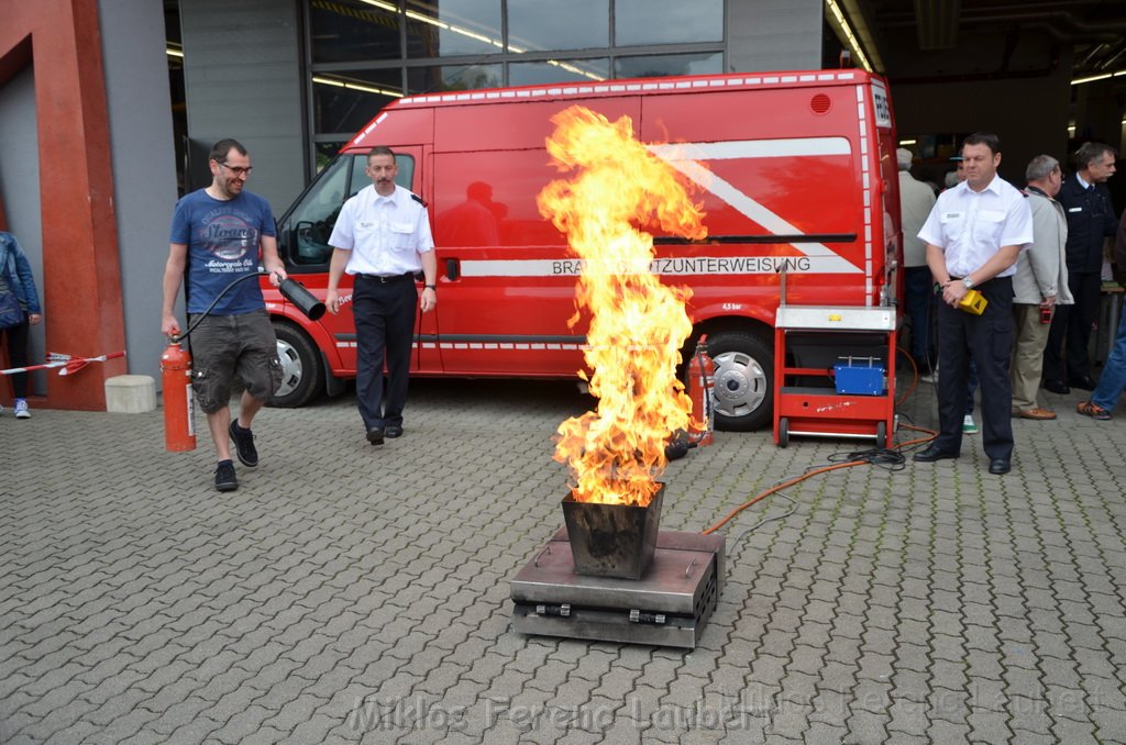 Tag der Offenen Tuer BF Koeln Weidenpesch Scheibenstr P084.JPG